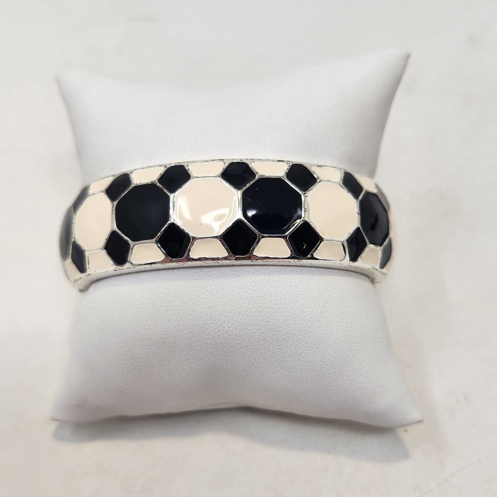 Black White Geometric Enamel Oval Clamper Bracelet Silver Tone Fashion Jewelry